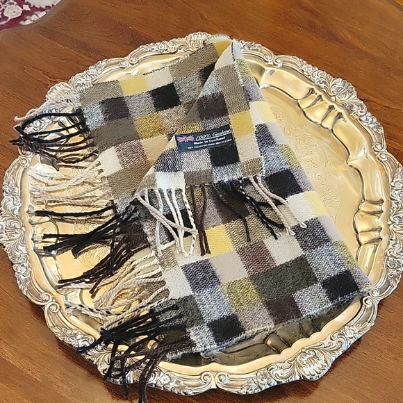 100% Cashmere Scarf - Picture 1 of 3